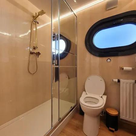 Bådhotel Modern, Brand New Houseboat Near Amsterdam *