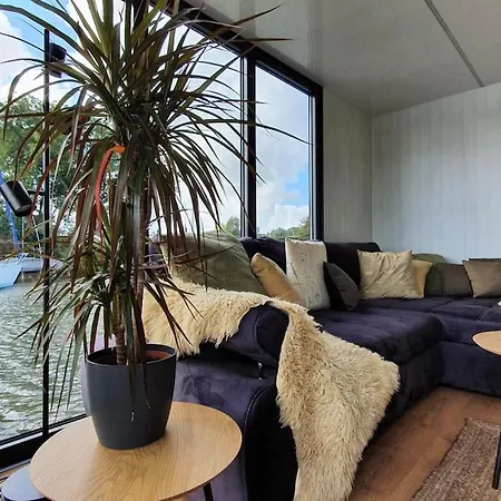 Bådhotel Modern, Brand New Houseboat Near Amsterdam Monnickendam