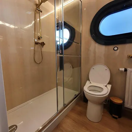 Bådhotel Modern, Brand New Houseboat Near Amsterdam