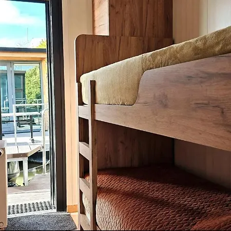 Botel Modern, Brand New Houseboat Near Amsterdam Monnickendam