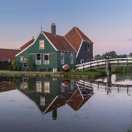 Botel Modern, Brand New Houseboat Near Amsterdam Monnickendam