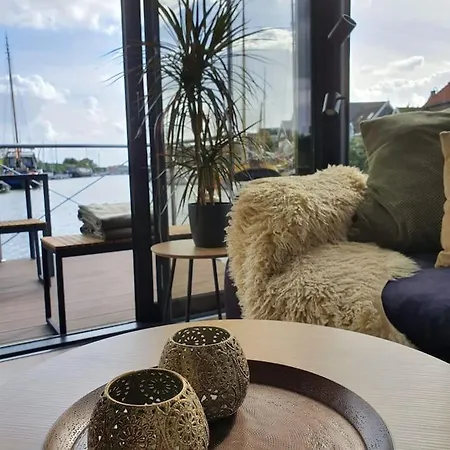 Modern, Brand New Houseboat Near Amsterdam *