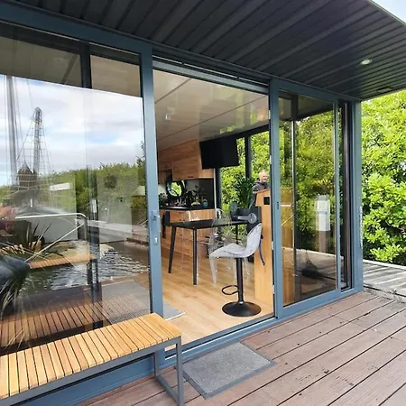 Botel Modern, Brand New Houseboat Near Amsterdam Monnickendam